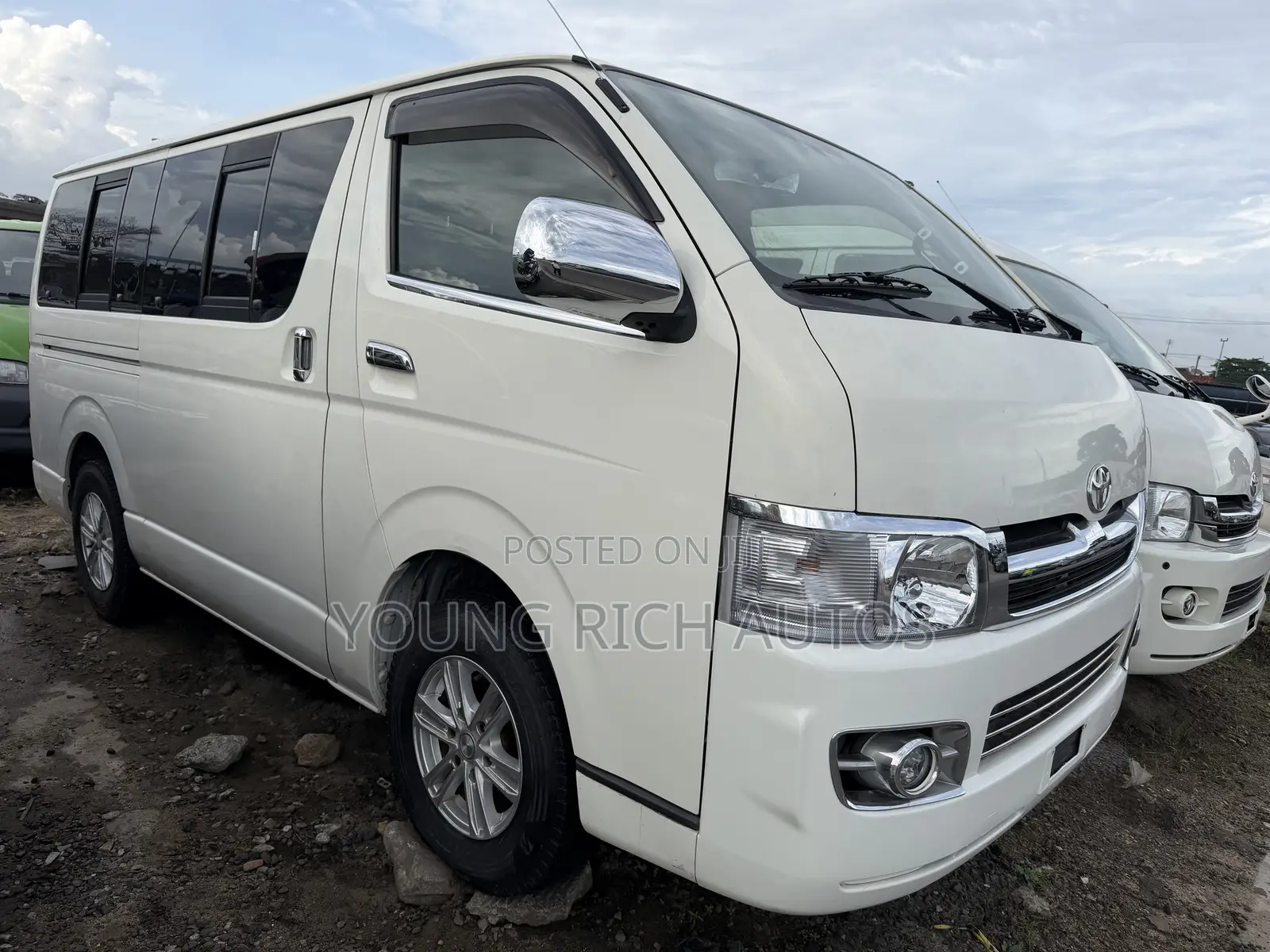 Toyota HiAce 2010 White