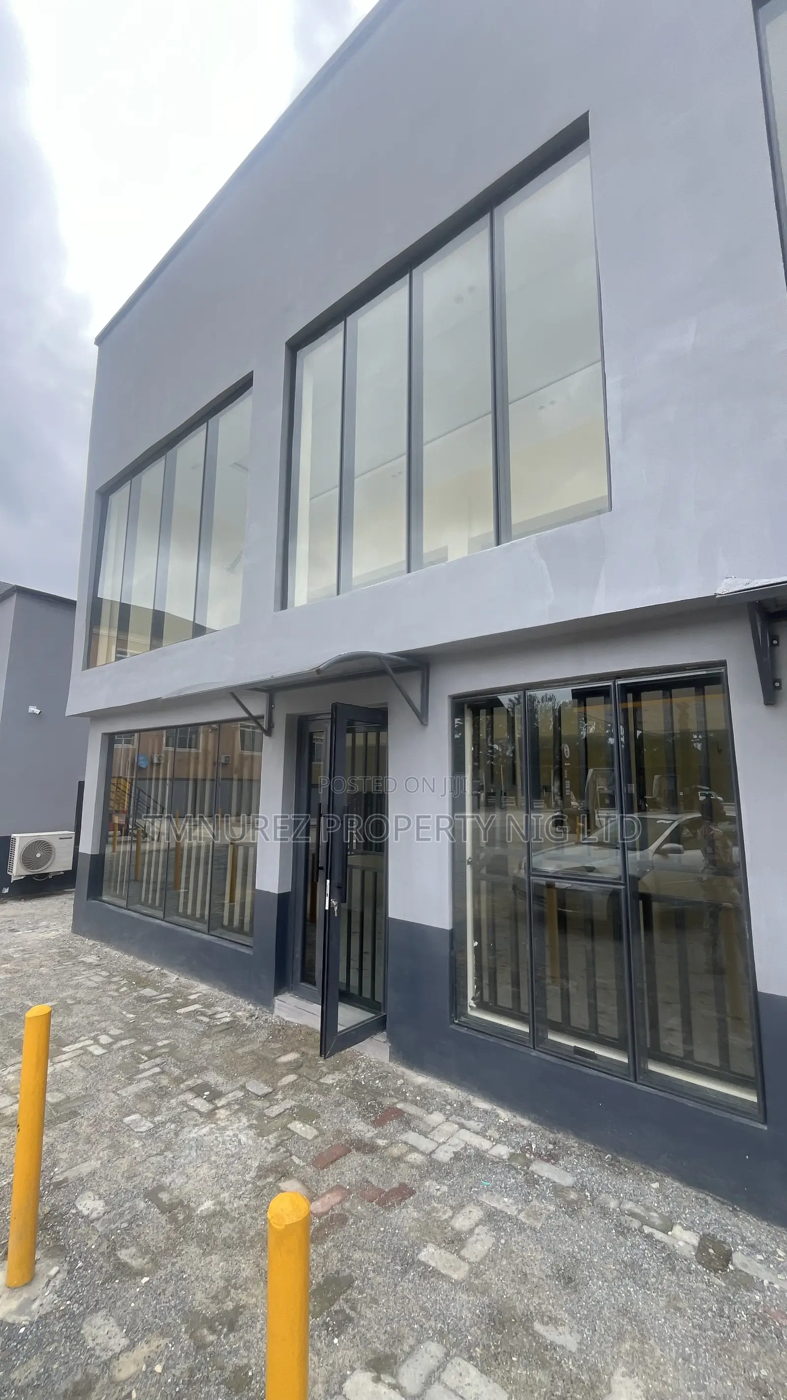 Showroom Shop(Multipurpose).