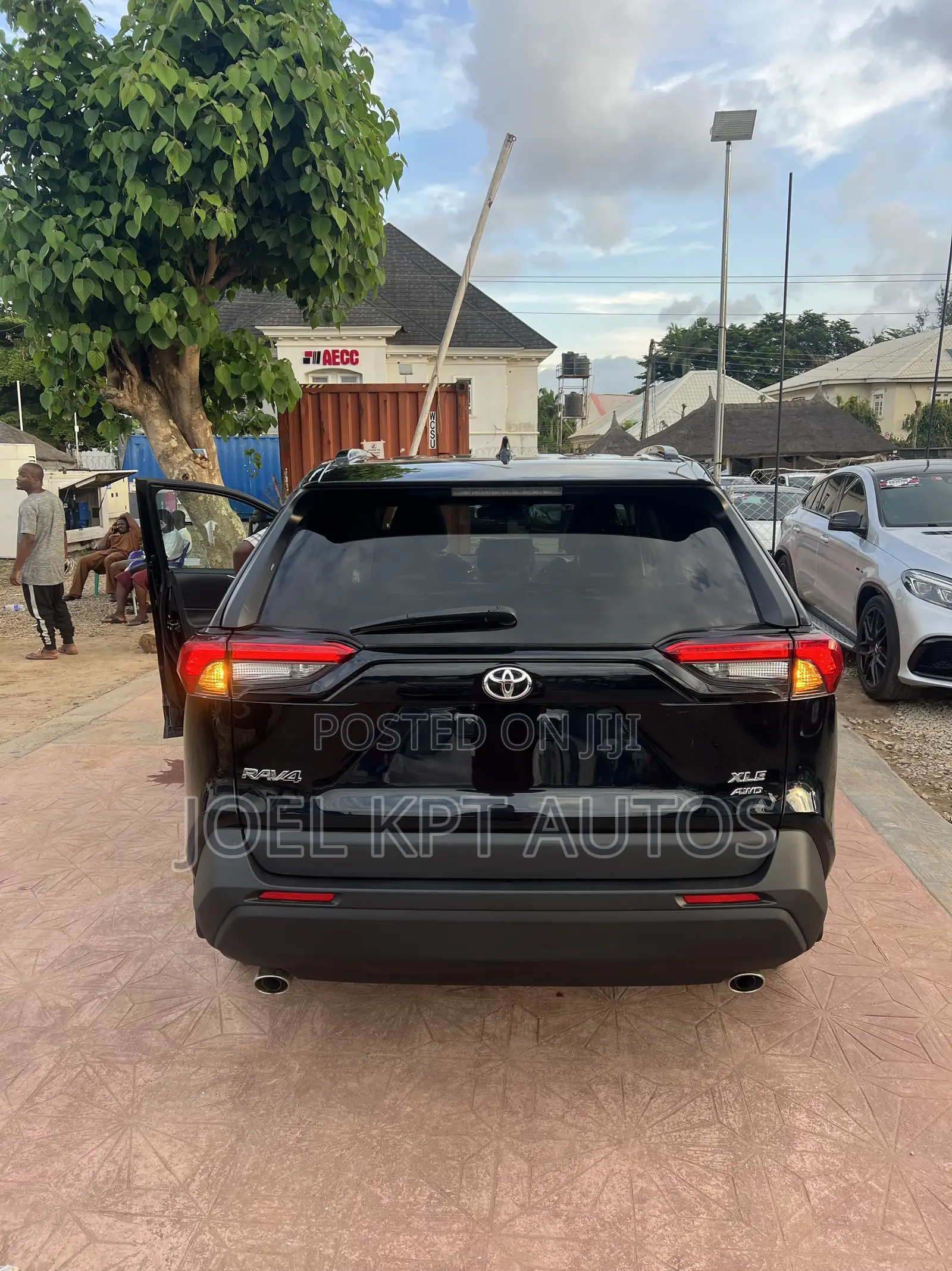 Toyota RAV4 XLE 2022 Black