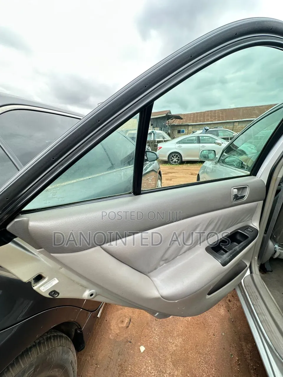 Toyota Camry LE 4dr Sedan (2.4L 4cyl 4A) 2004