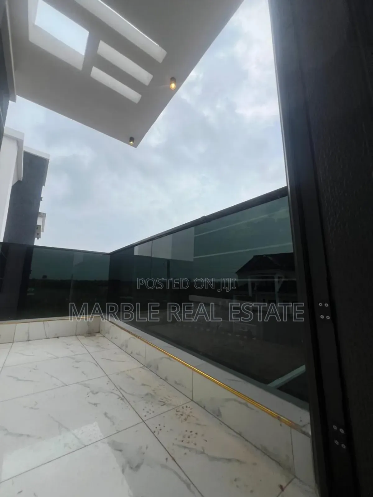 4bdrm Duplex in Pakuro for sale