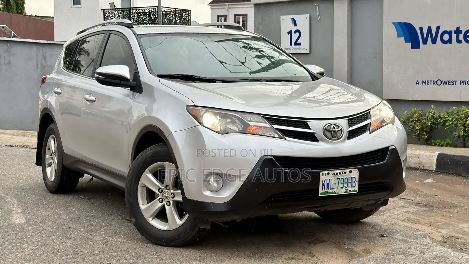 Toyota RAV4 XLE 4dr SUV (2.5L 4cyl 6A) 2014 Silver