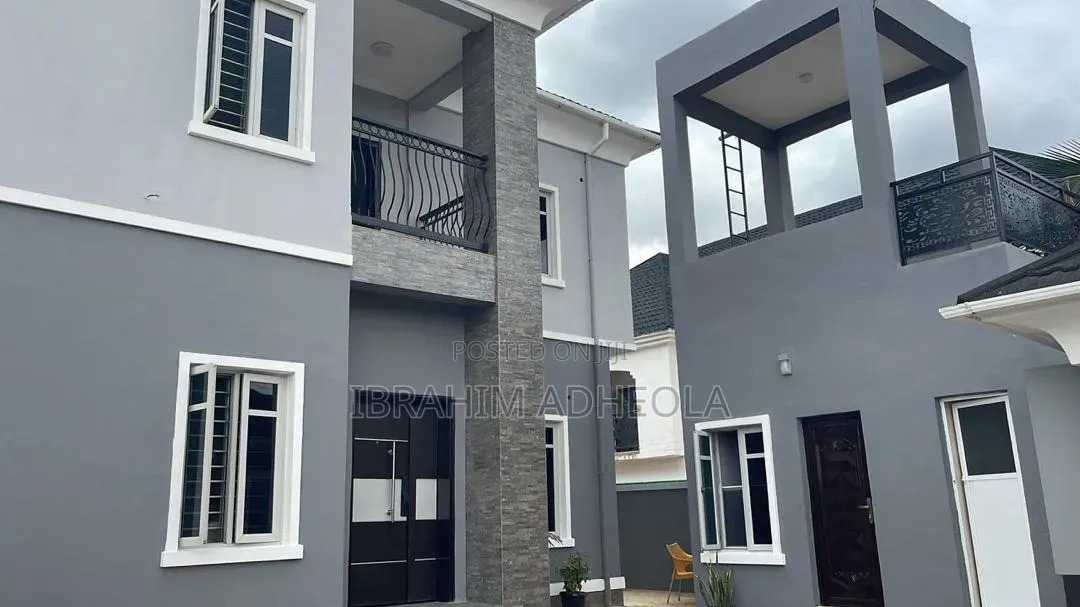 4bdrm Duplex in Ogudu Orioke for sale