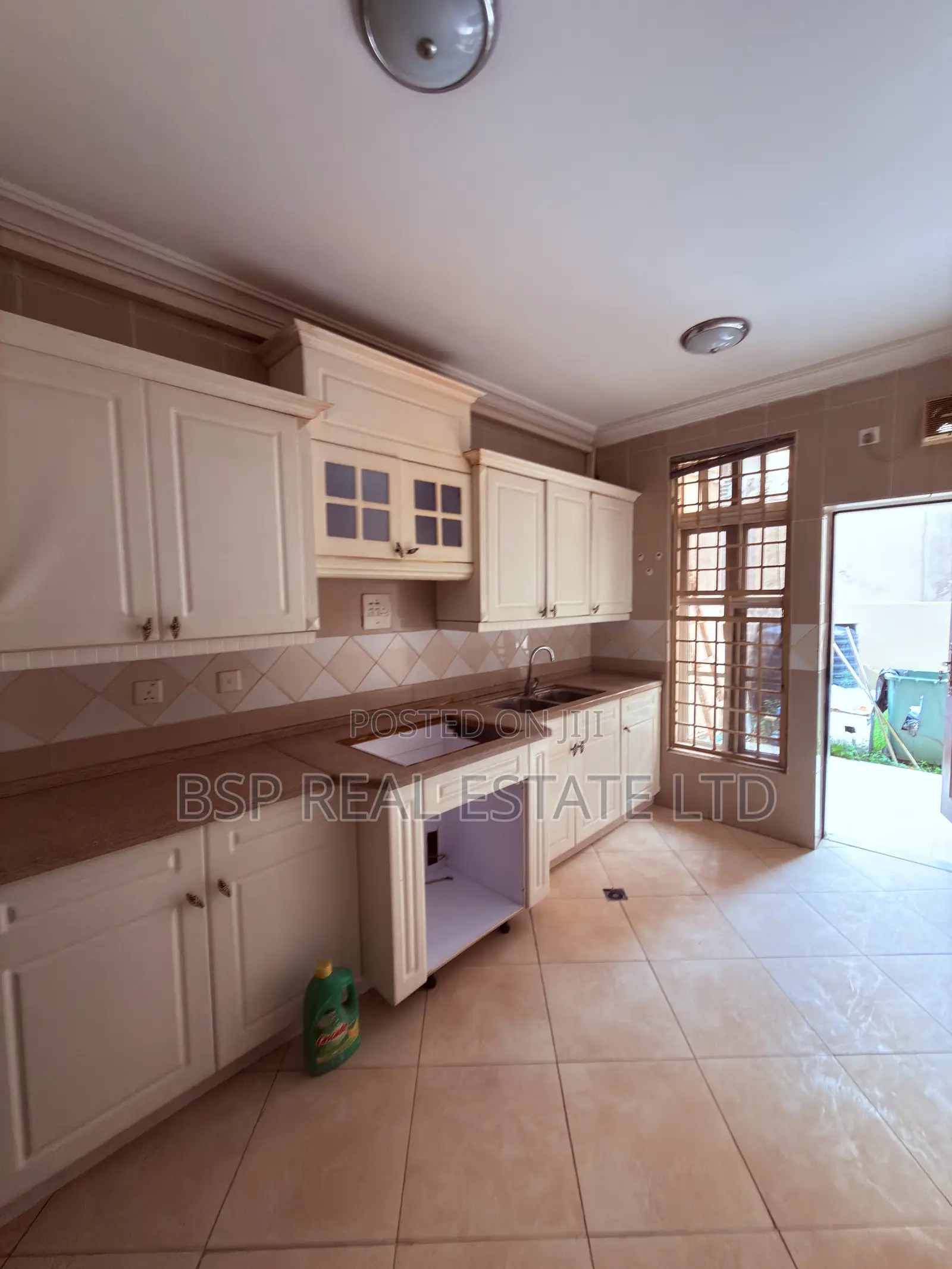 3bdrm Townhouse / Terrace in Wuye for rent
