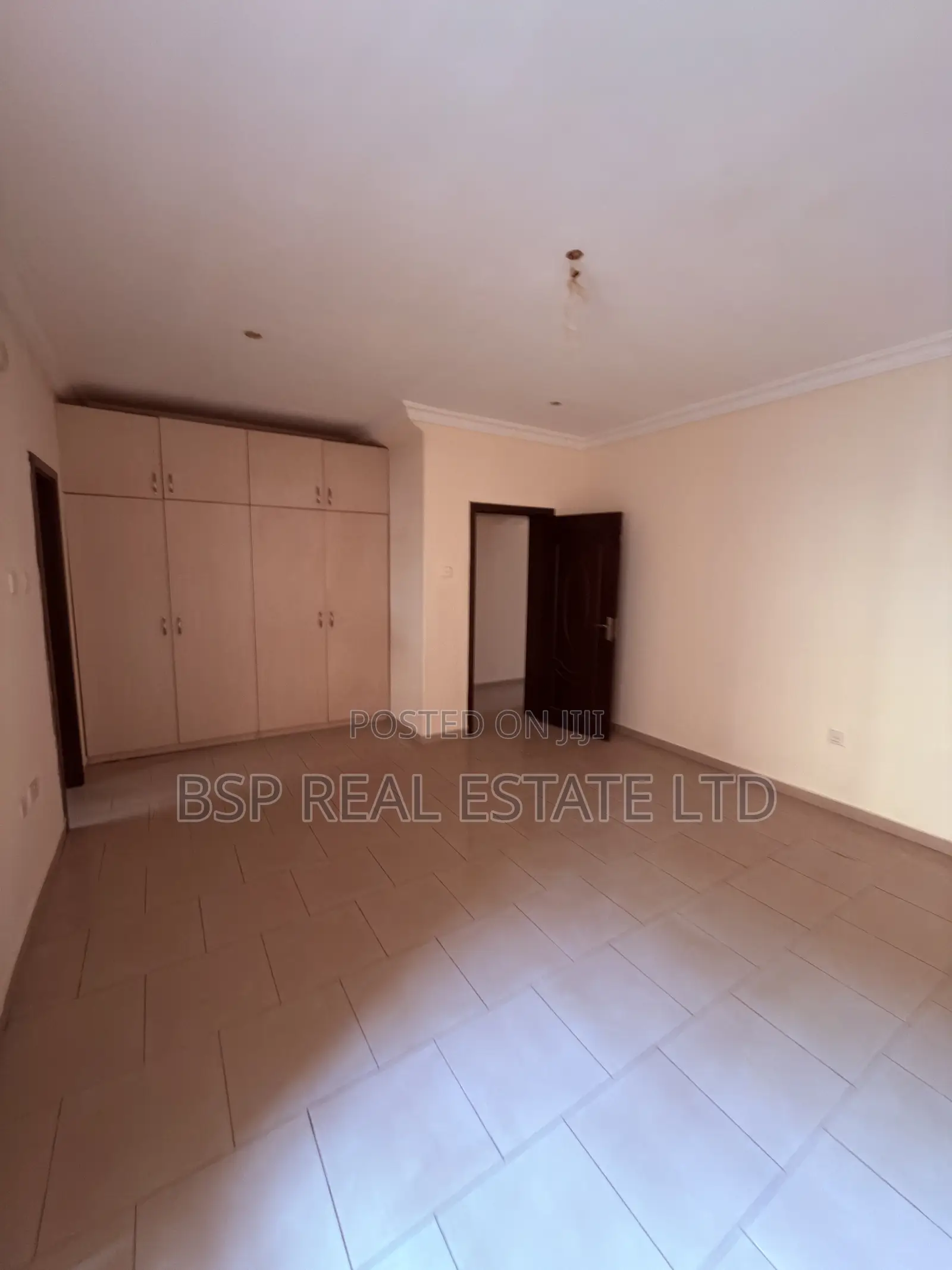 3bdrm Townhouse / Terrace in Wuye for rent