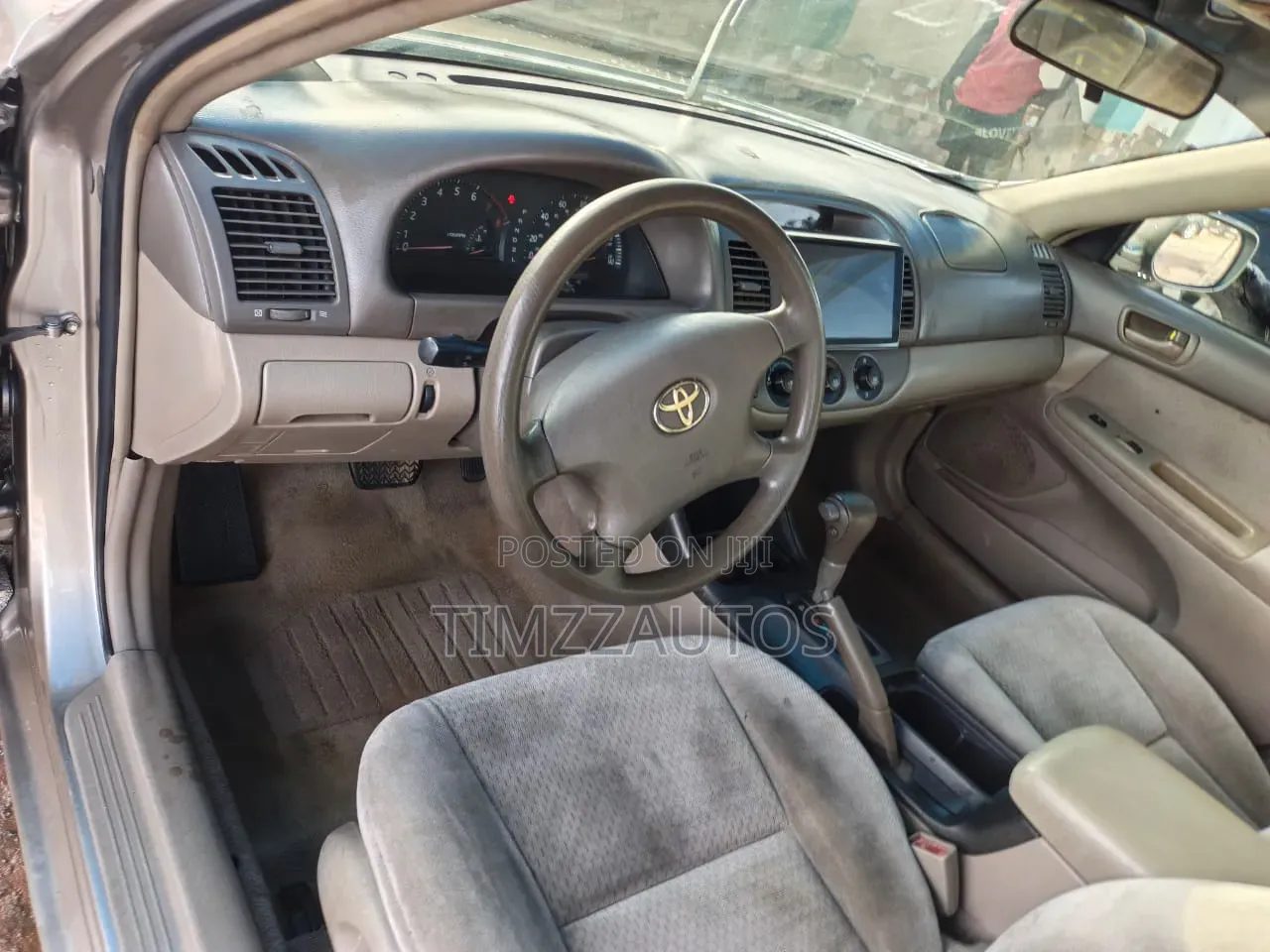 Toyota Camry LE 4dr Sedan (2.4L 4cyl 5M) 2004 Gold