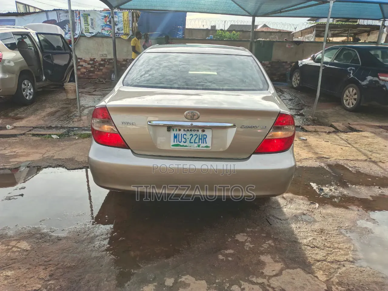 Toyota Camry LE 4dr Sedan (2.4L 4cyl 5M) 2004 Gold