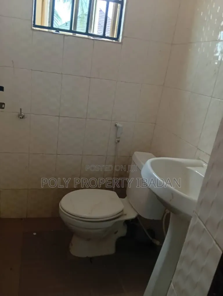 2bdrm Apartment in Ayegun, Akobo for rent