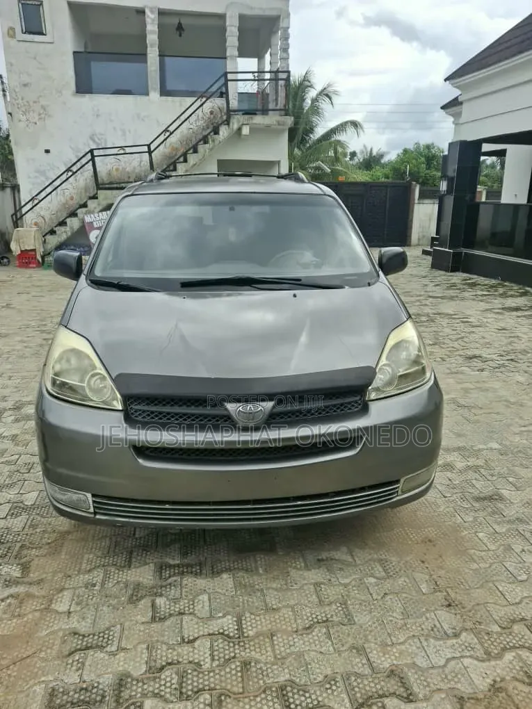 Toyota Sienna 2005 Gray