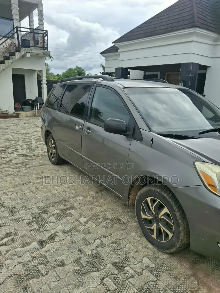 Toyota Sienna 2005 Gray
