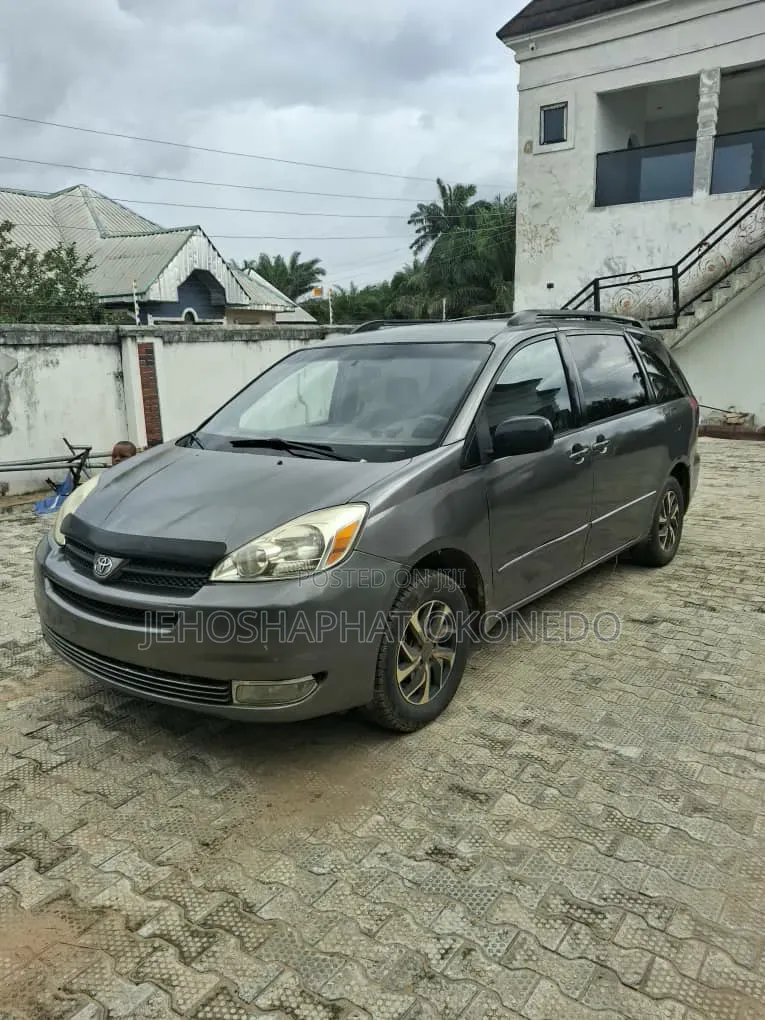 Toyota Sienna 2005 Gray