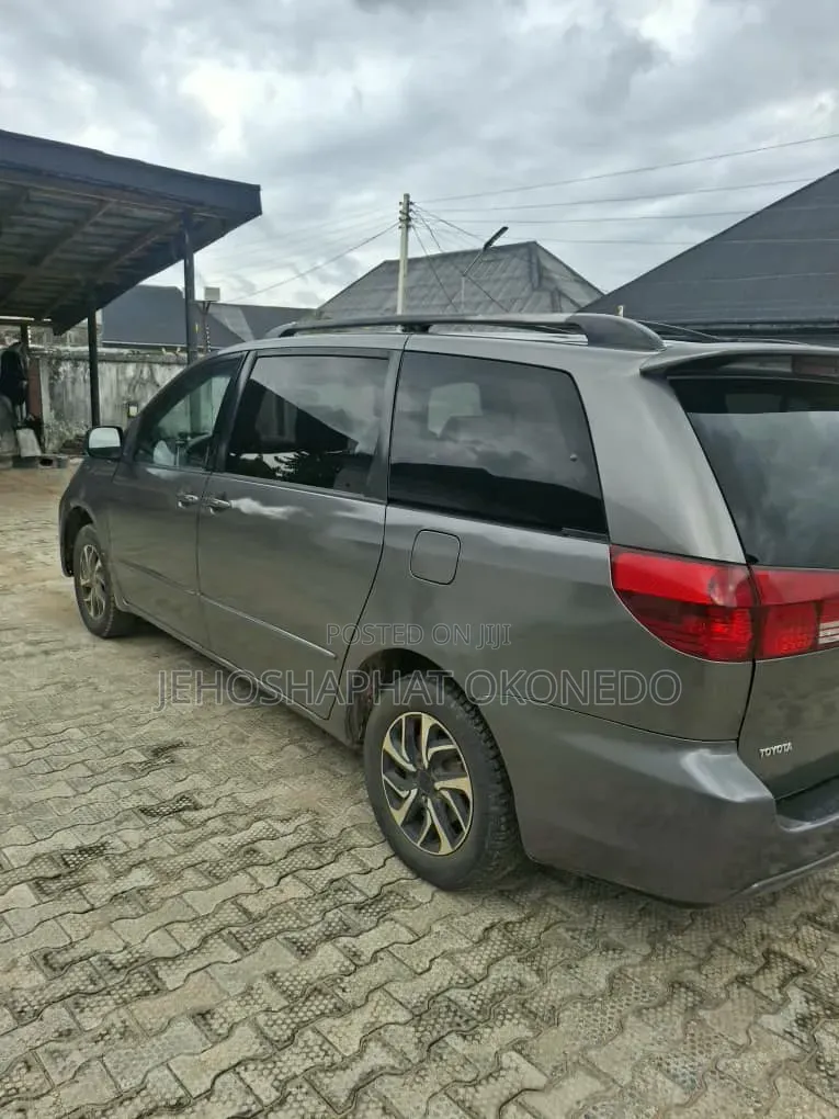 Toyota Sienna 2005 Gray