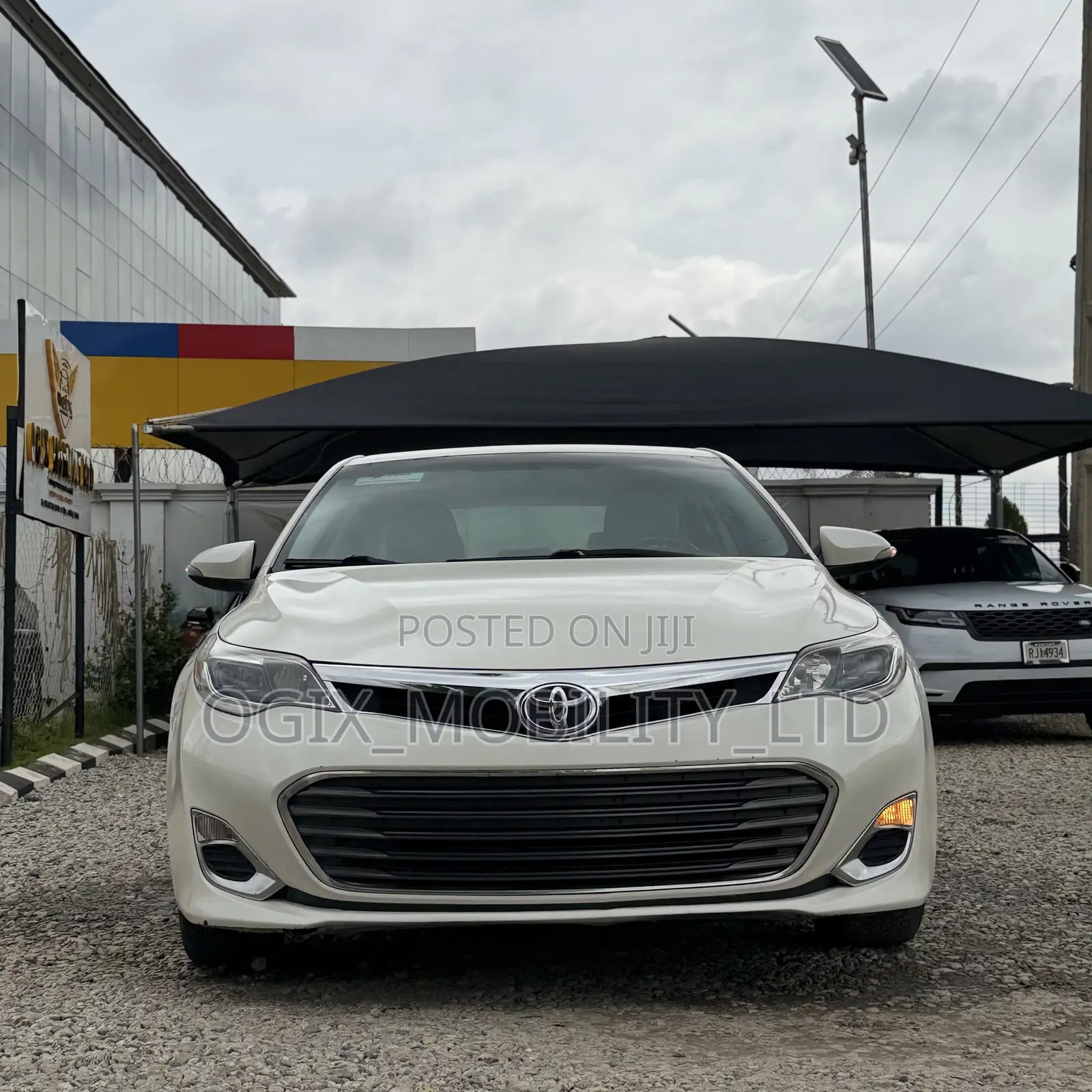 Toyota Avalon XLE 4dr Sedan (3.5L 6cyl 6A) 2015 White