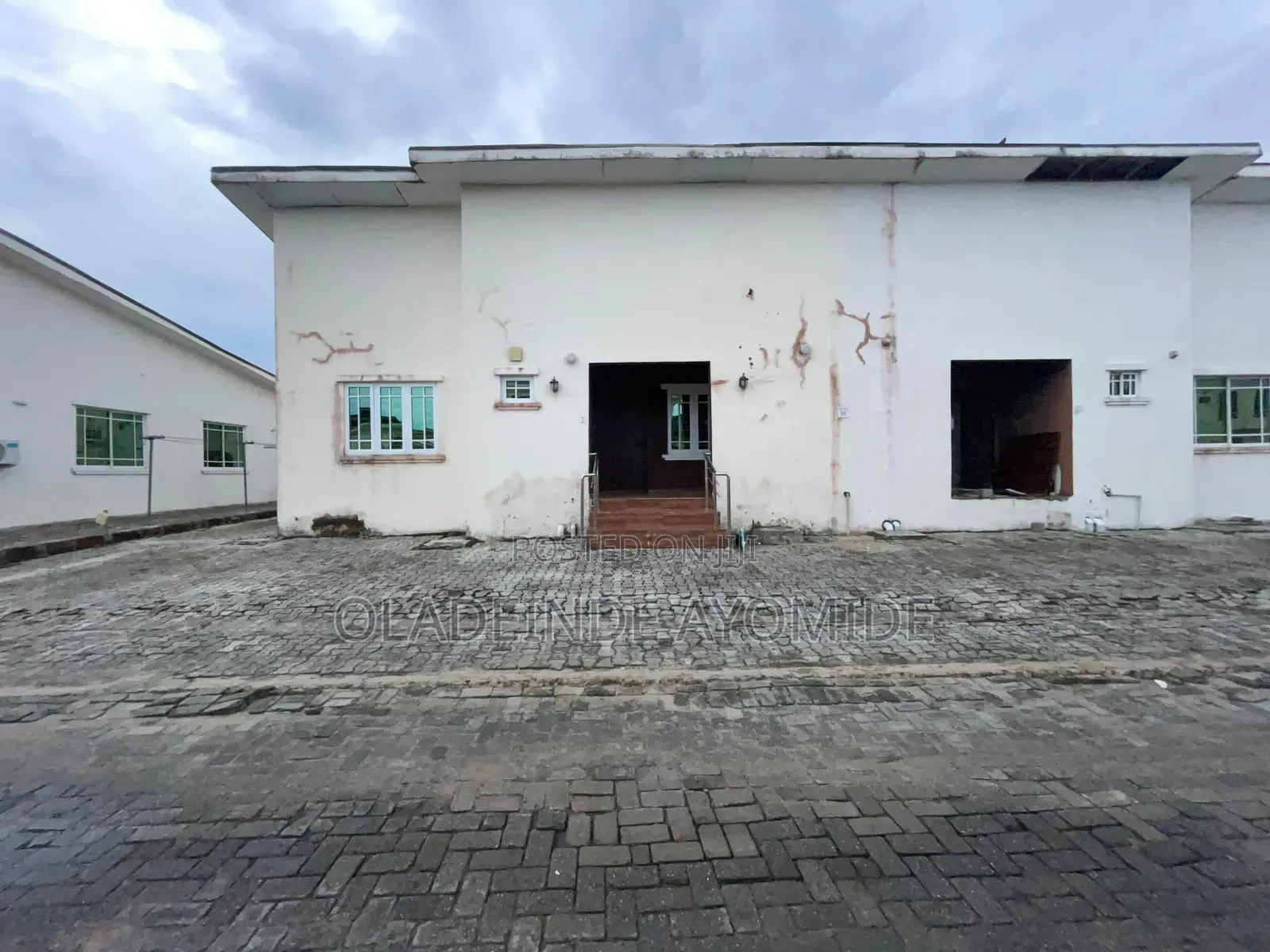 3bdrm Bungalow in Awoyaya for sale