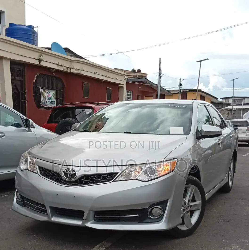 Toyota Camry SE 4dr Sedan (2.5L 4cyl 6A) 2013 Silver