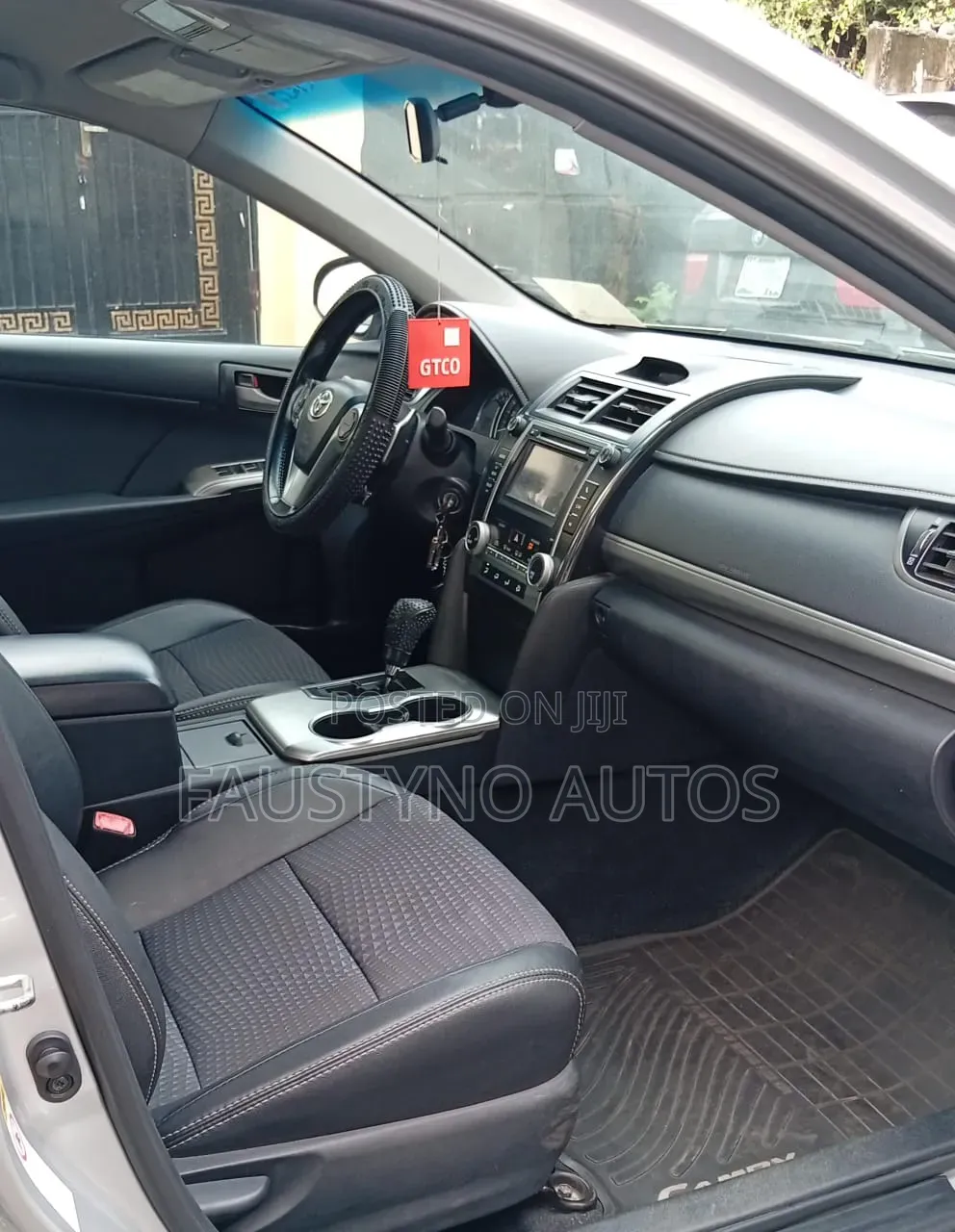 Toyota Camry SE 4dr Sedan (2.5L 4cyl 6A) 2013 Silver