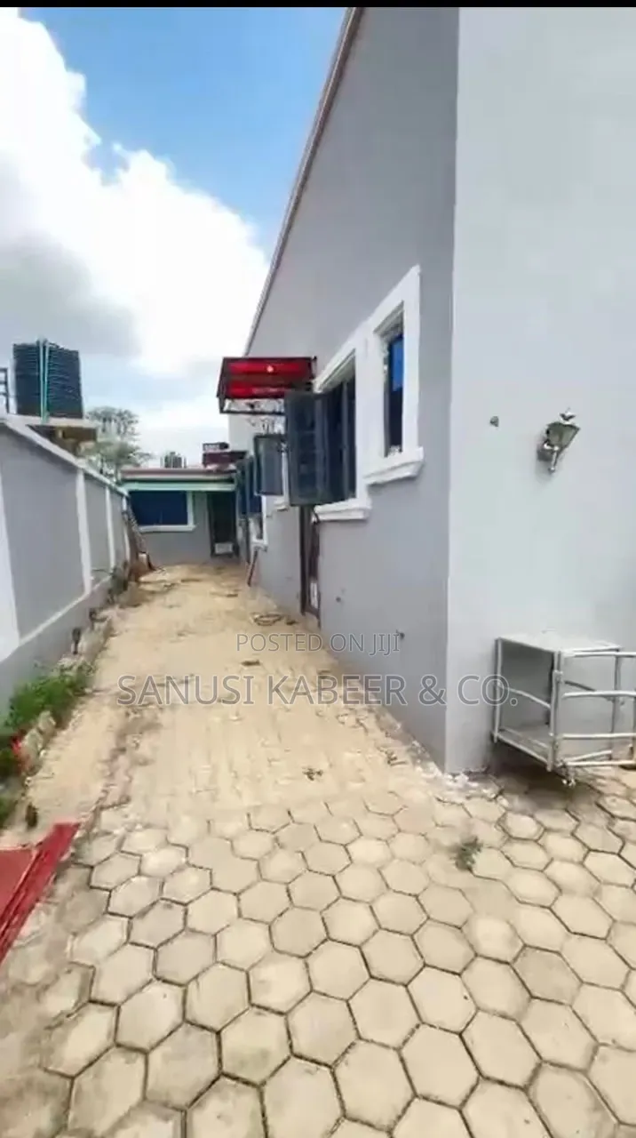 4bdrm Bungalow in Oke'Badan Estate., Ibadan for sale