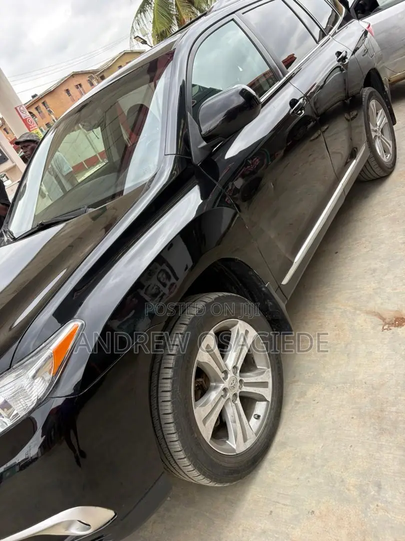 Toyota Highlander SE 2012 Black