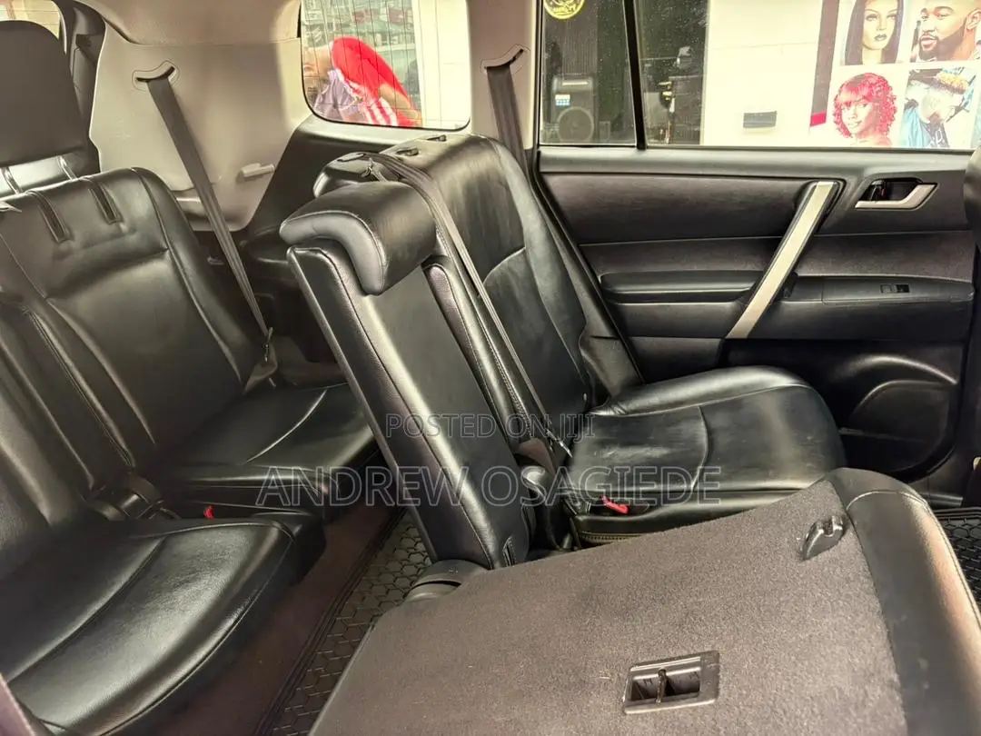 Toyota Highlander SE 2012 Black