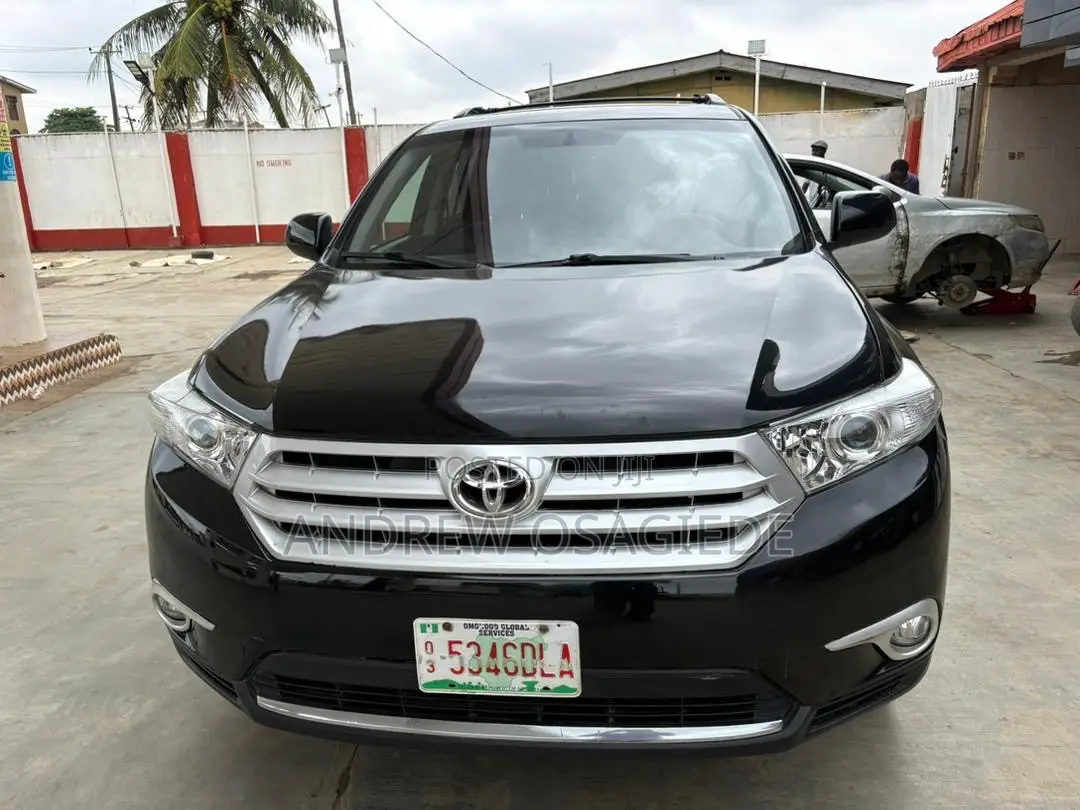 Toyota Highlander SE 2012 Black