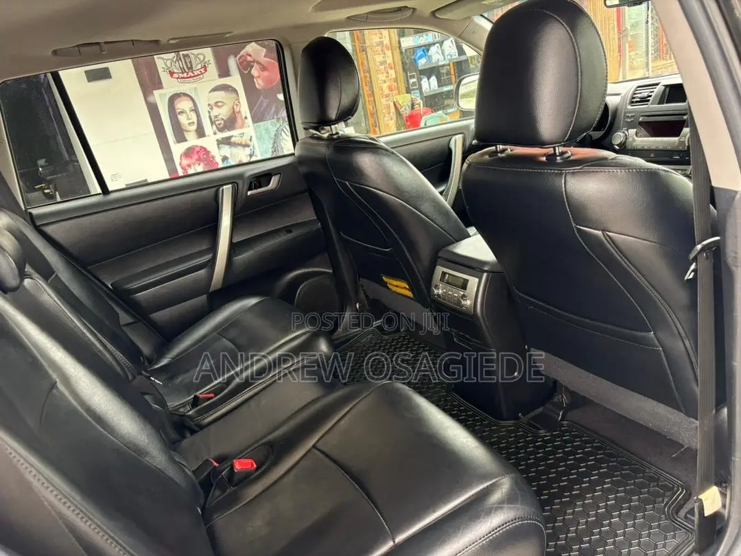 Toyota Highlander SE 2012 Black