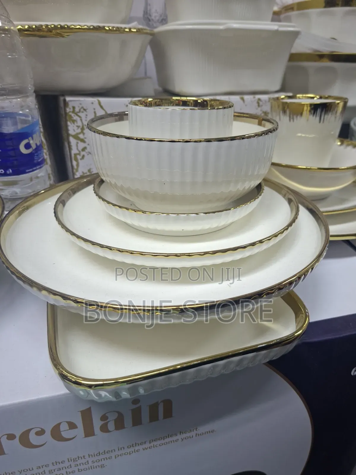 32 Pieces Luxury Porcelain Dinner Set