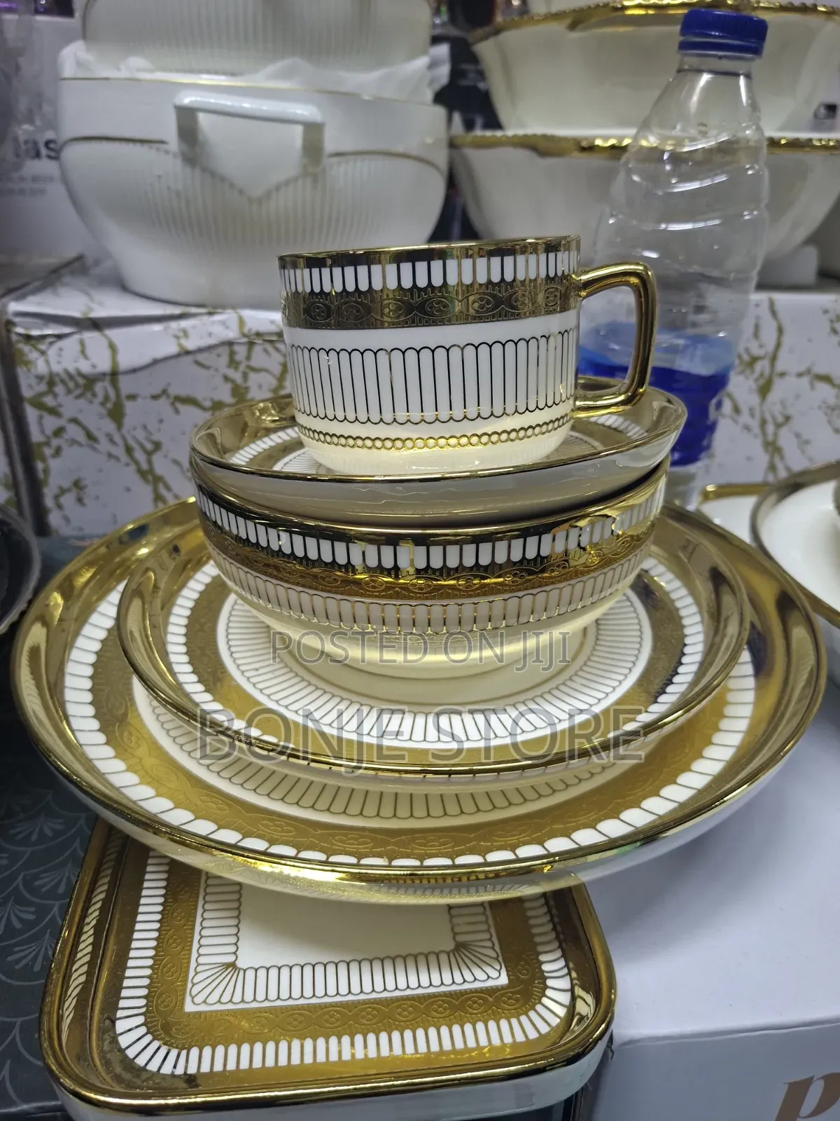 32 Pieces Luxury Porcelain Dinner Set