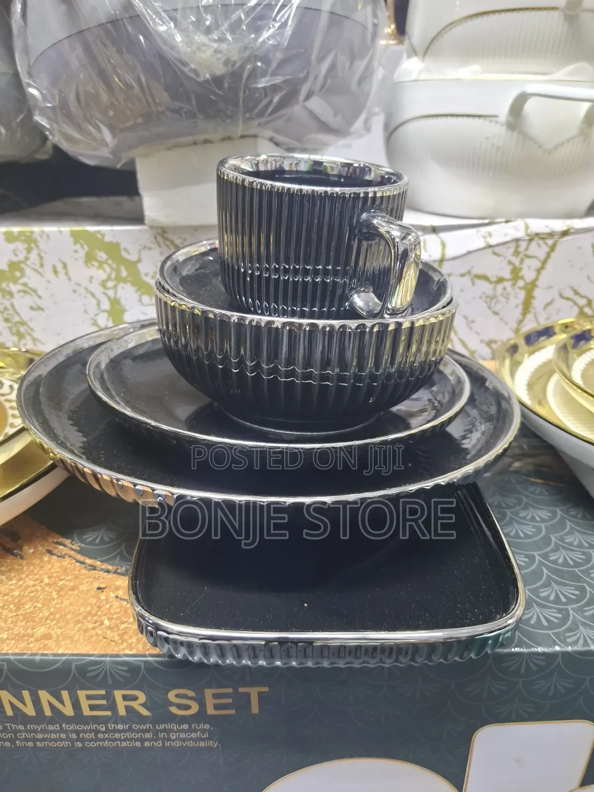 32 Pieces Luxury Porcelain Dinner Set