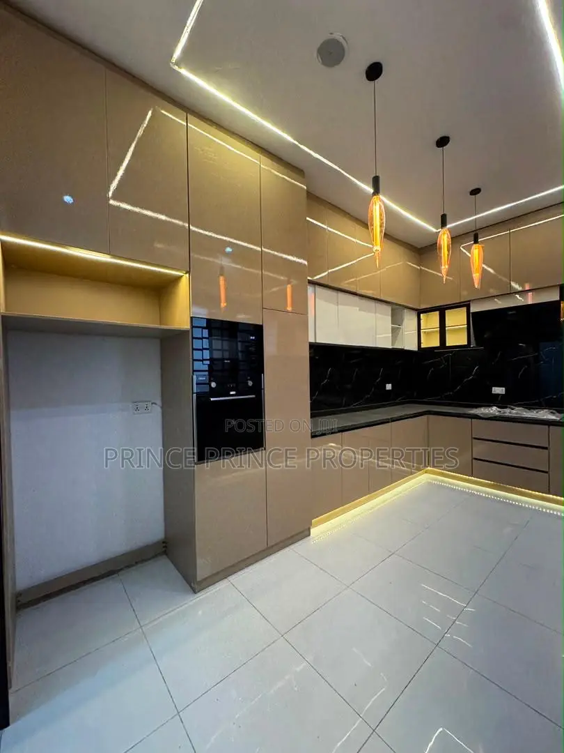 Furnished 5bdrm Duplex in Thomas Estate for sale