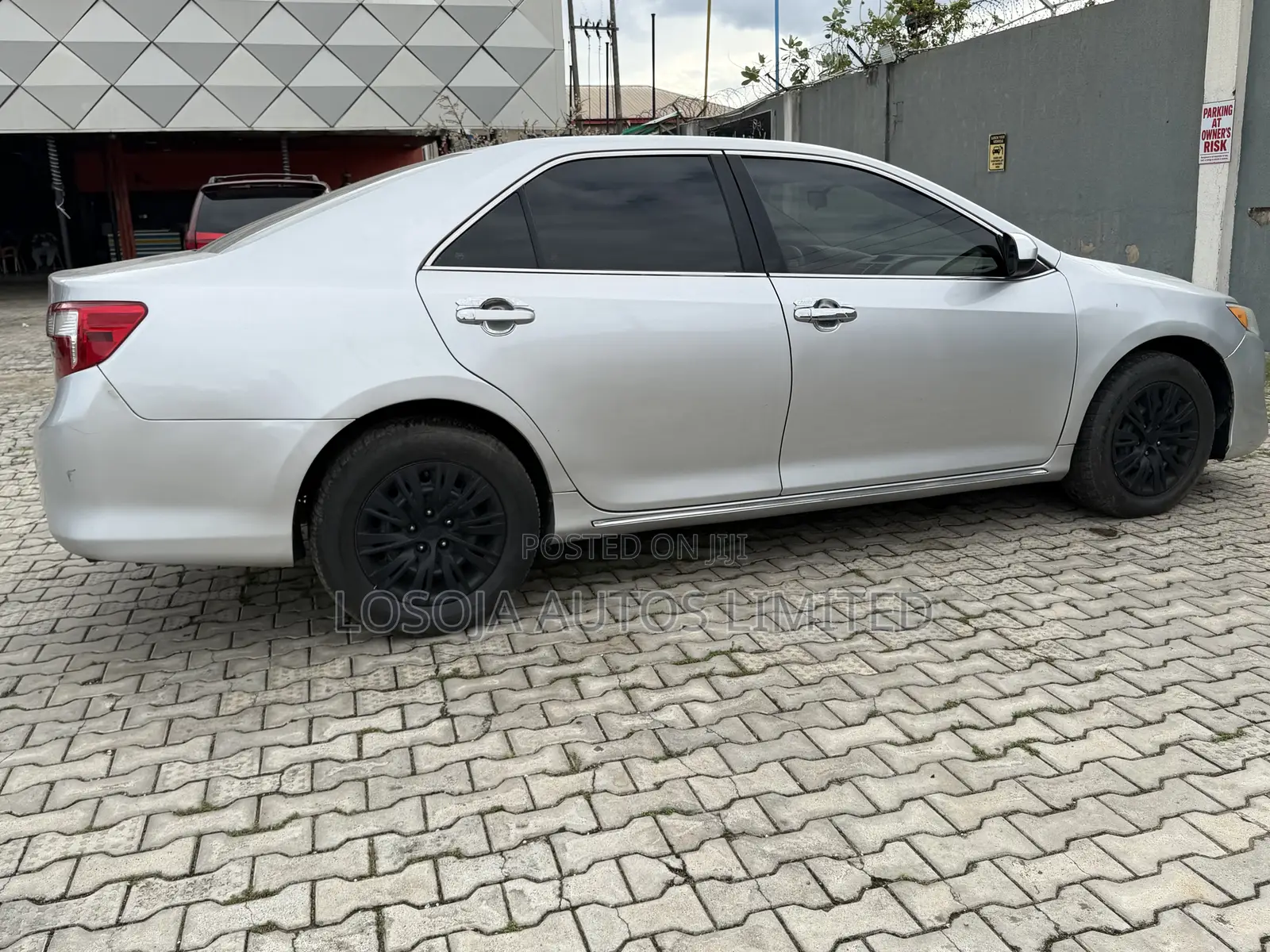 Toyota Camry LE 4dr Sedan (2.5L 4cyl 6A) 2014 Silver