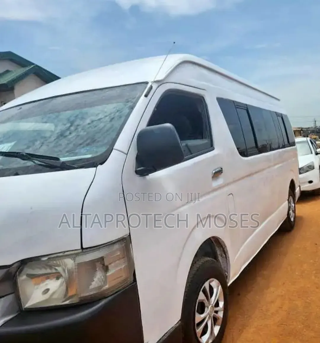 Toyota HiAce 2016 White