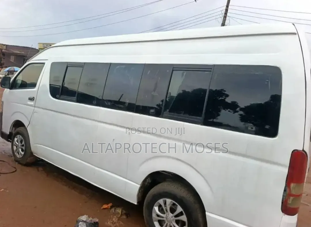 Toyota HiAce 2016 White