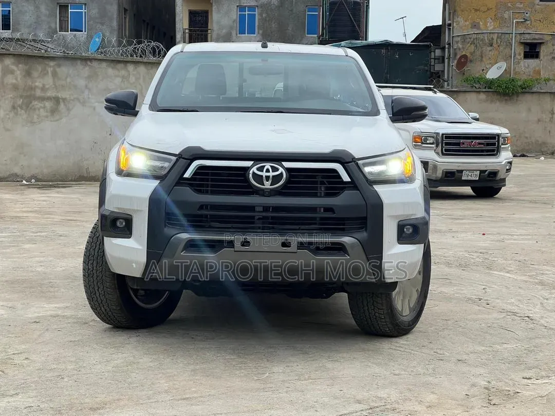 New Toyota Hilux 2025 White