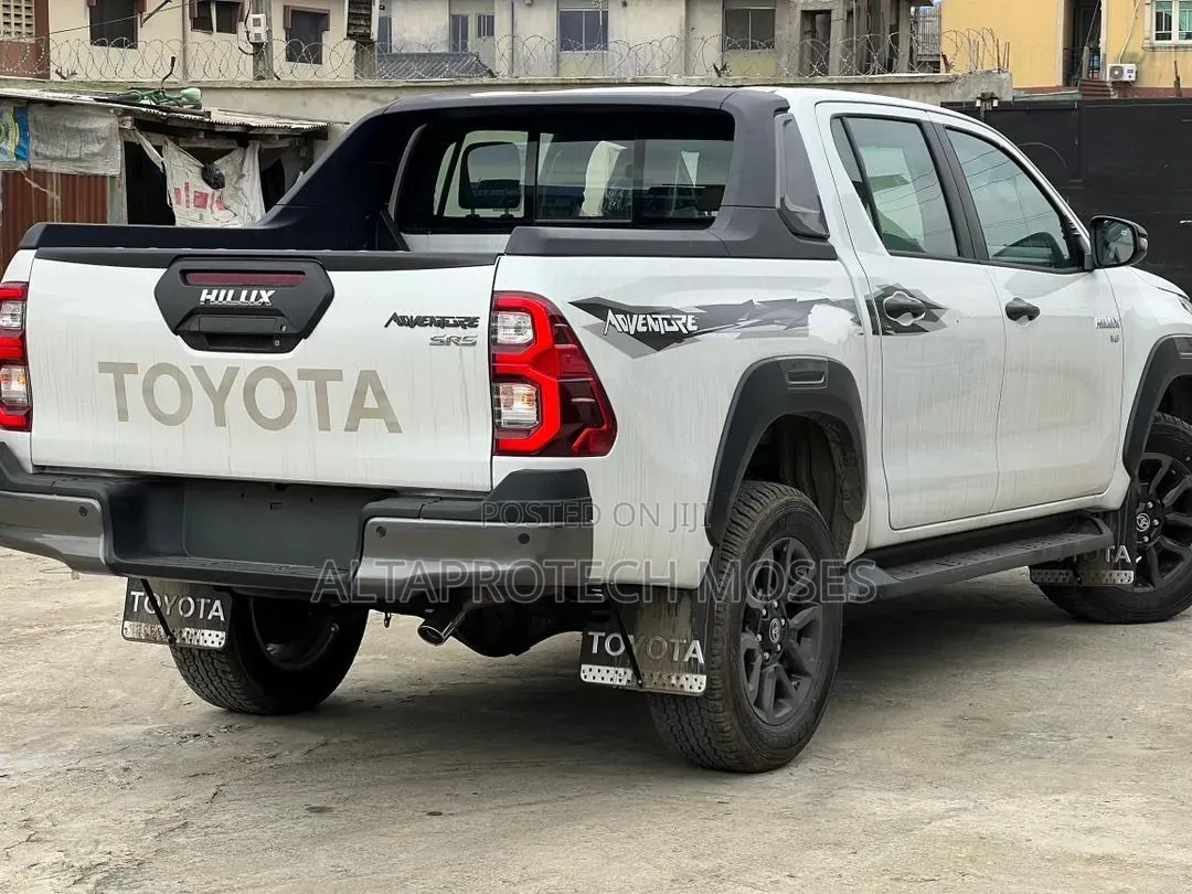 New Toyota Hilux 2025 White