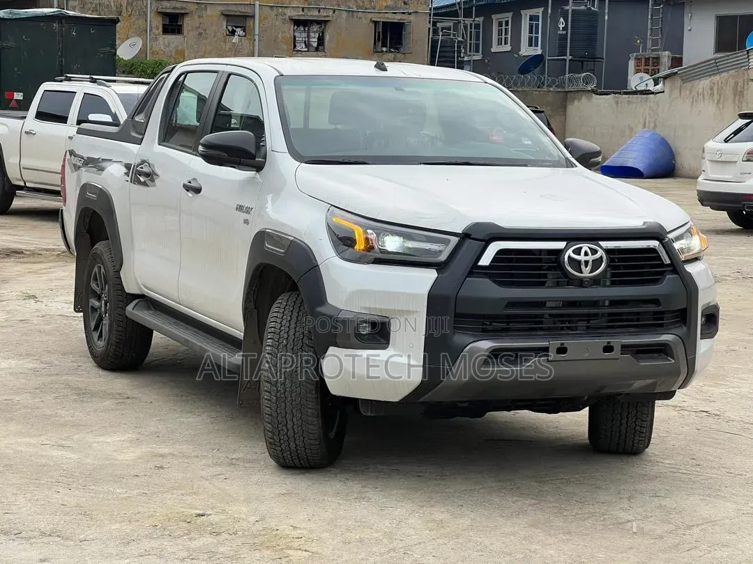 New Toyota Hilux 2025 White