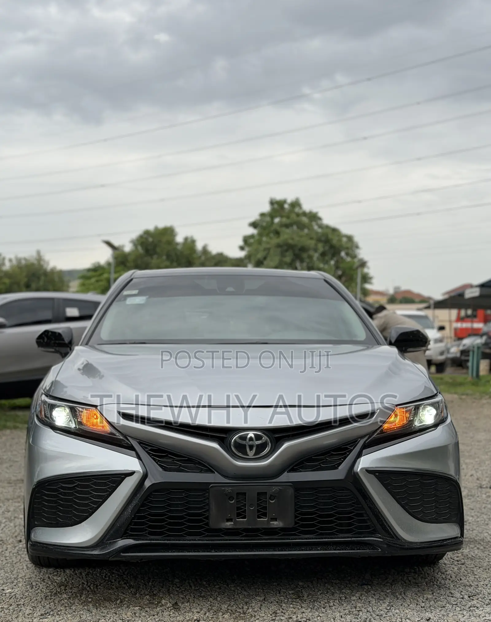 Toyota Camry SE 2021 Silver