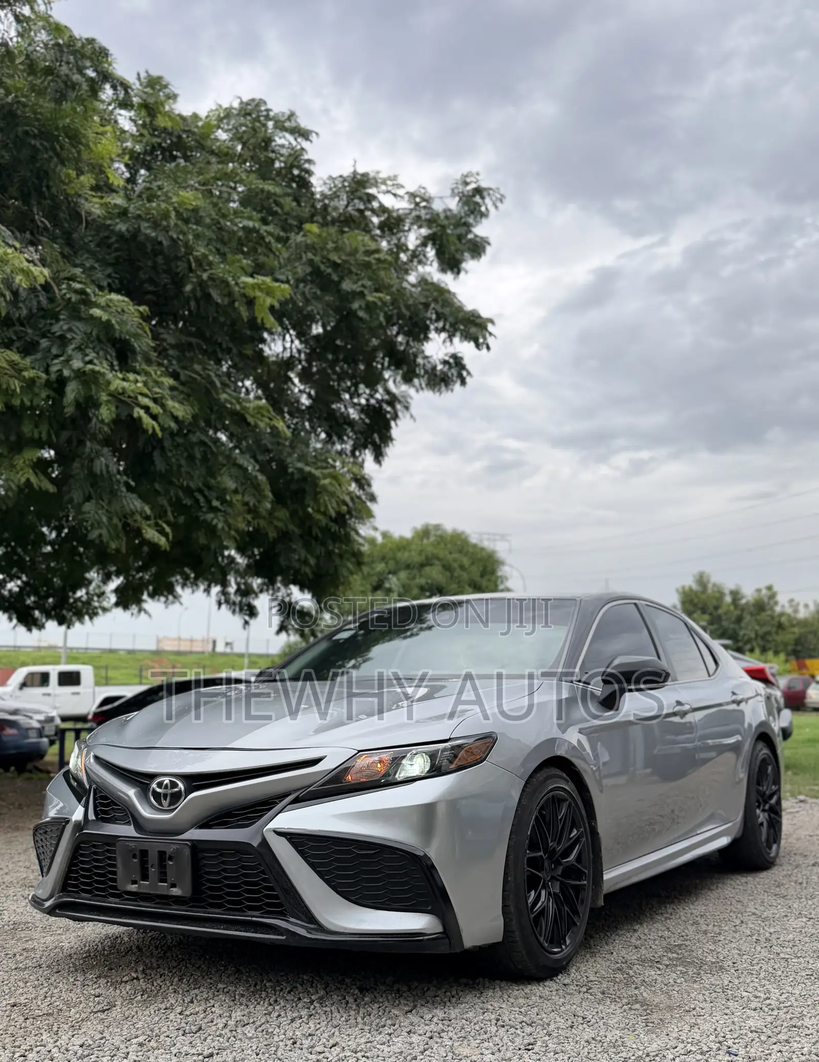 Toyota Camry SE 2021 Silver