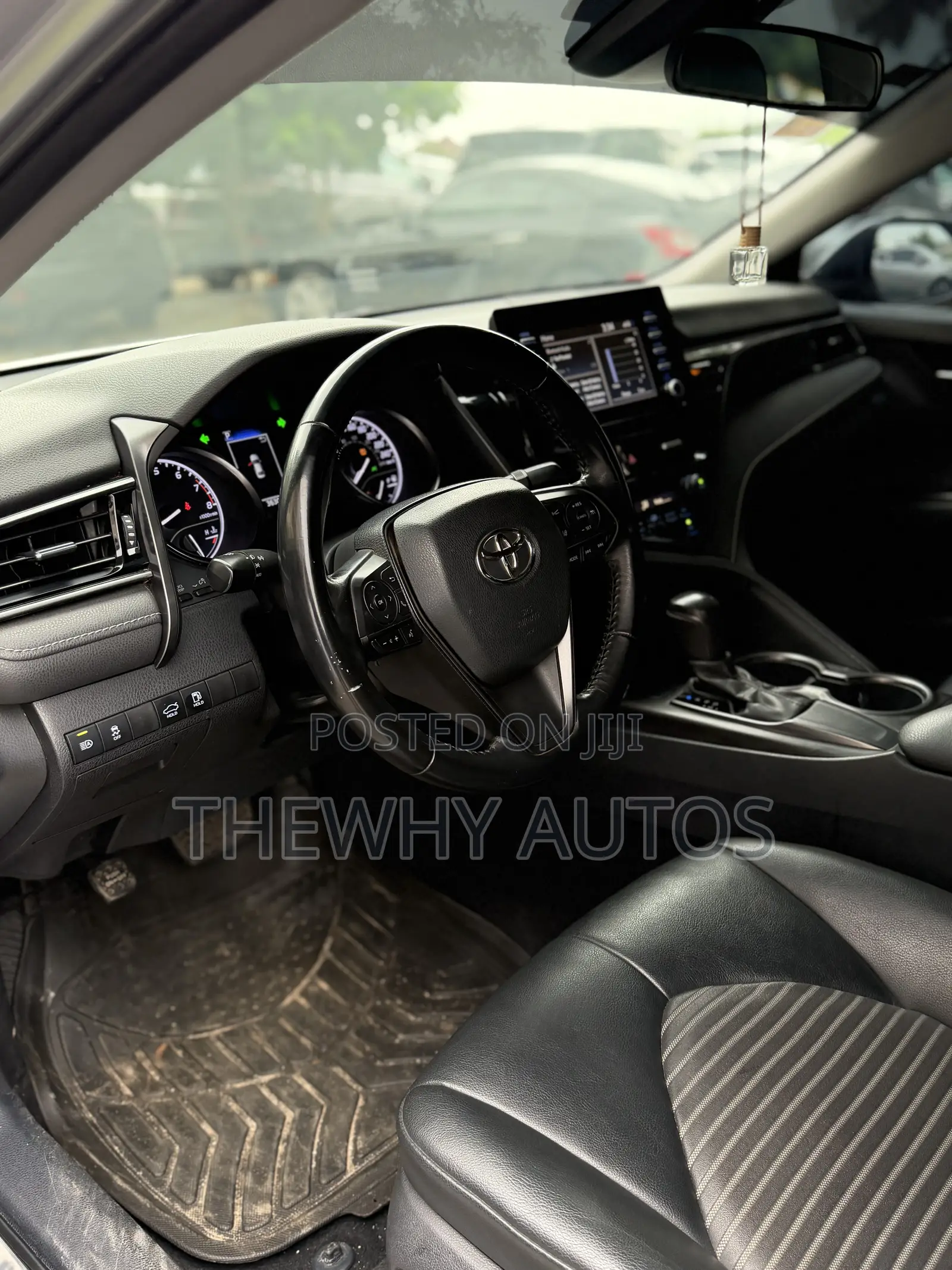 Toyota Camry SE 2021 Silver