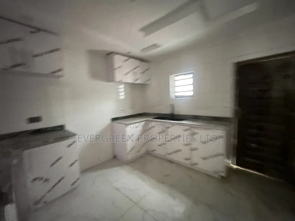4bdrm Duplex in Akobo for sale