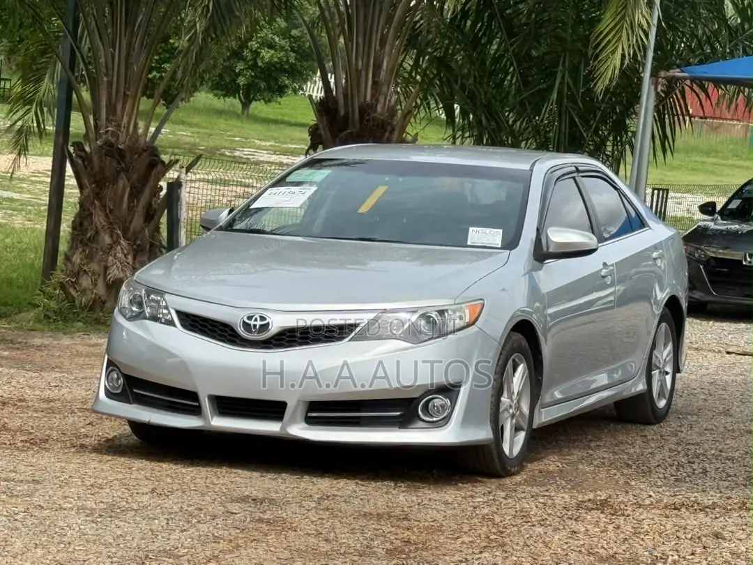 Toyota Camry SE 4dr Sedan (2.5L 4cyl 6A) 2013 Silver