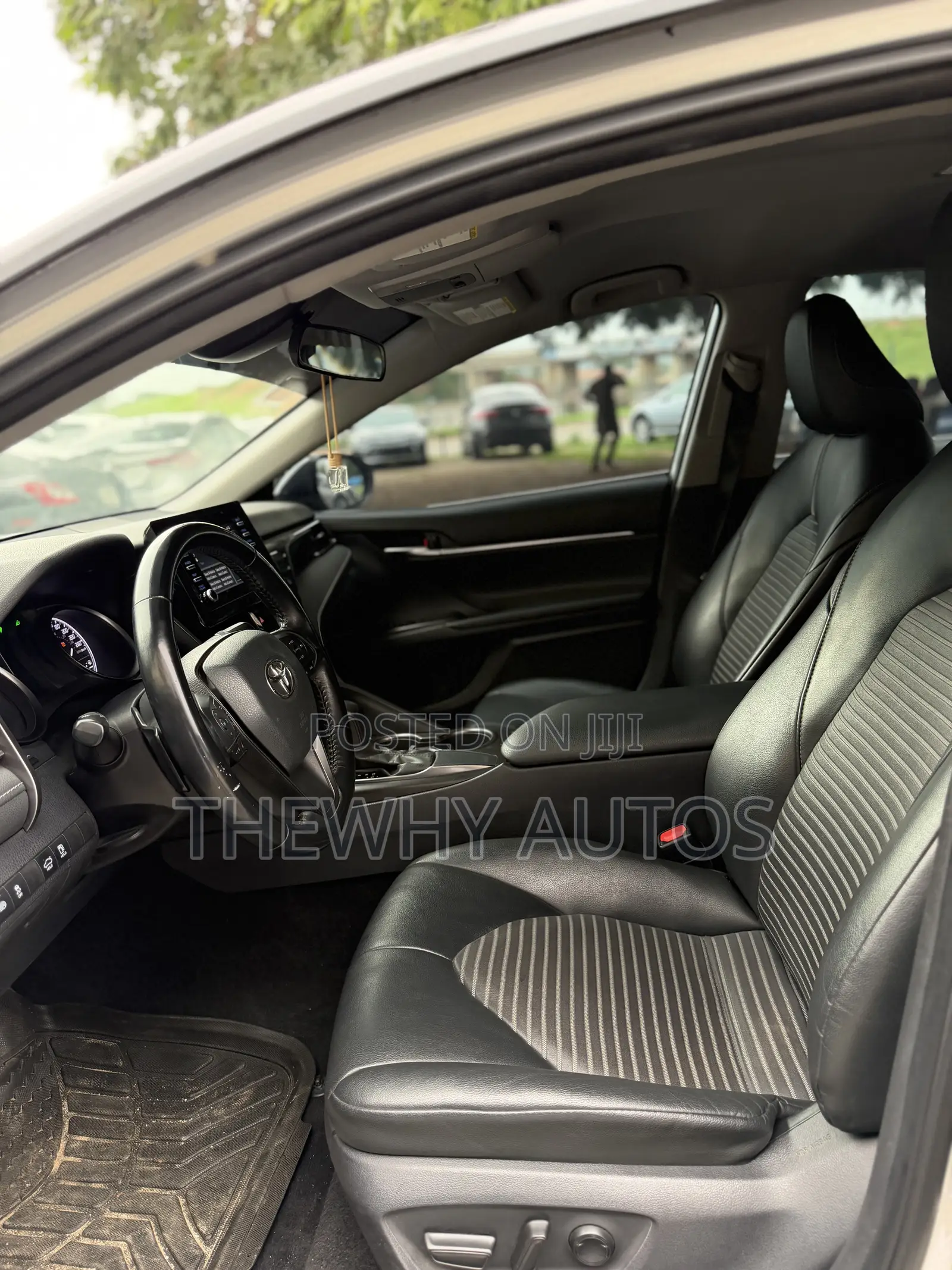 Toyota Camry SE 2021 Silver
