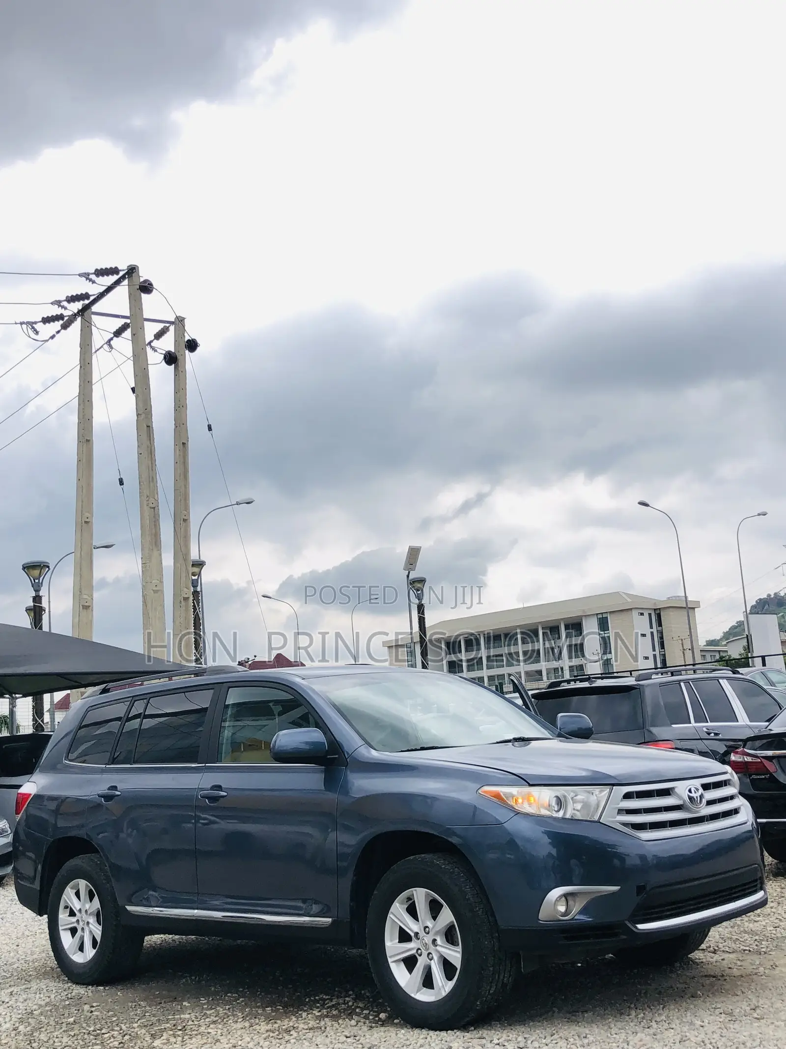 Toyota Highlander SE 2012 Blue