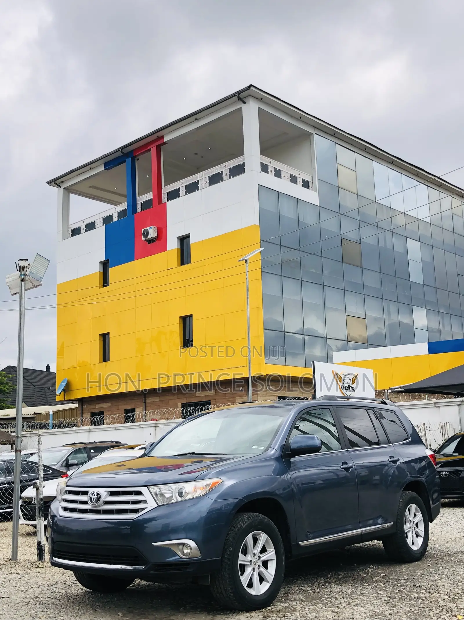 Toyota Highlander SE 2012 Blue