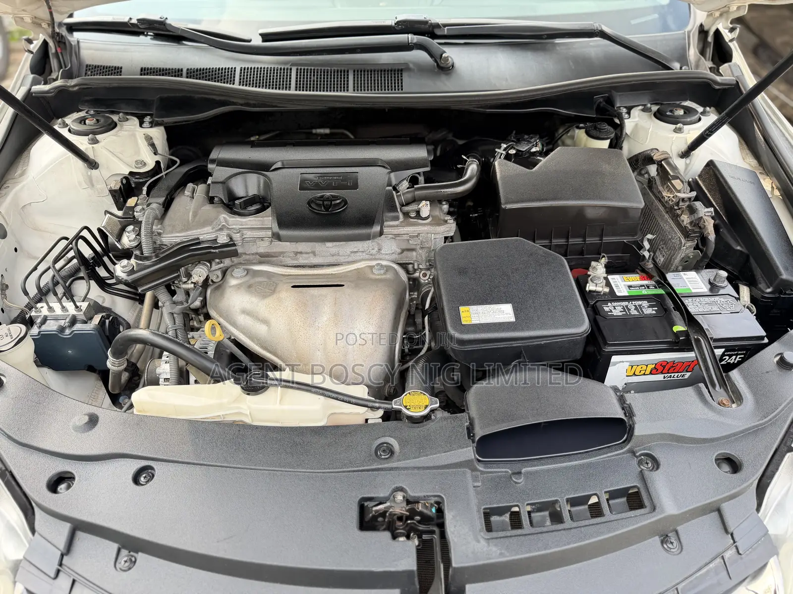Toyota Camry SE 4dr Sedan (2.5L 4cyl 6A) 2015 White