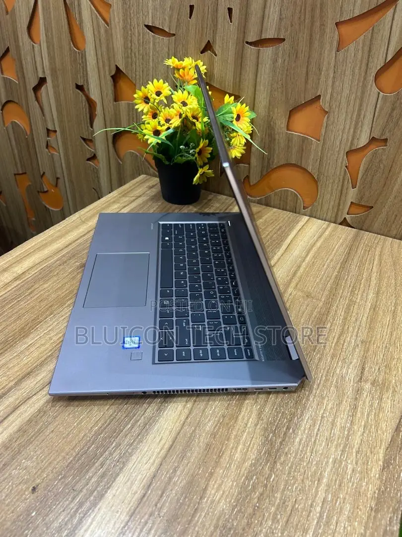Laptop HP ZBook Studio G5 16GB Intel Core i9 SSD 512GB