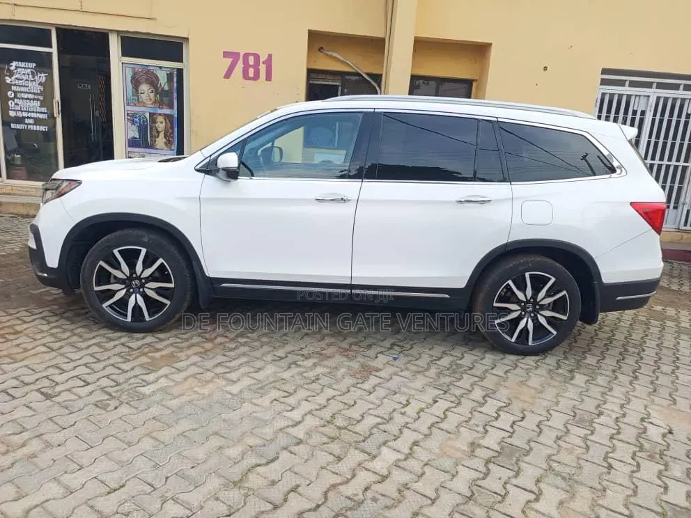 Honda Pilot Touring 7 Passenger AWD 2020 White