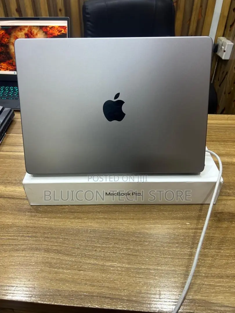 Laptop Apple MacBook Pro 2021 M1 32GB Apple M1 Pro SSD 512GB