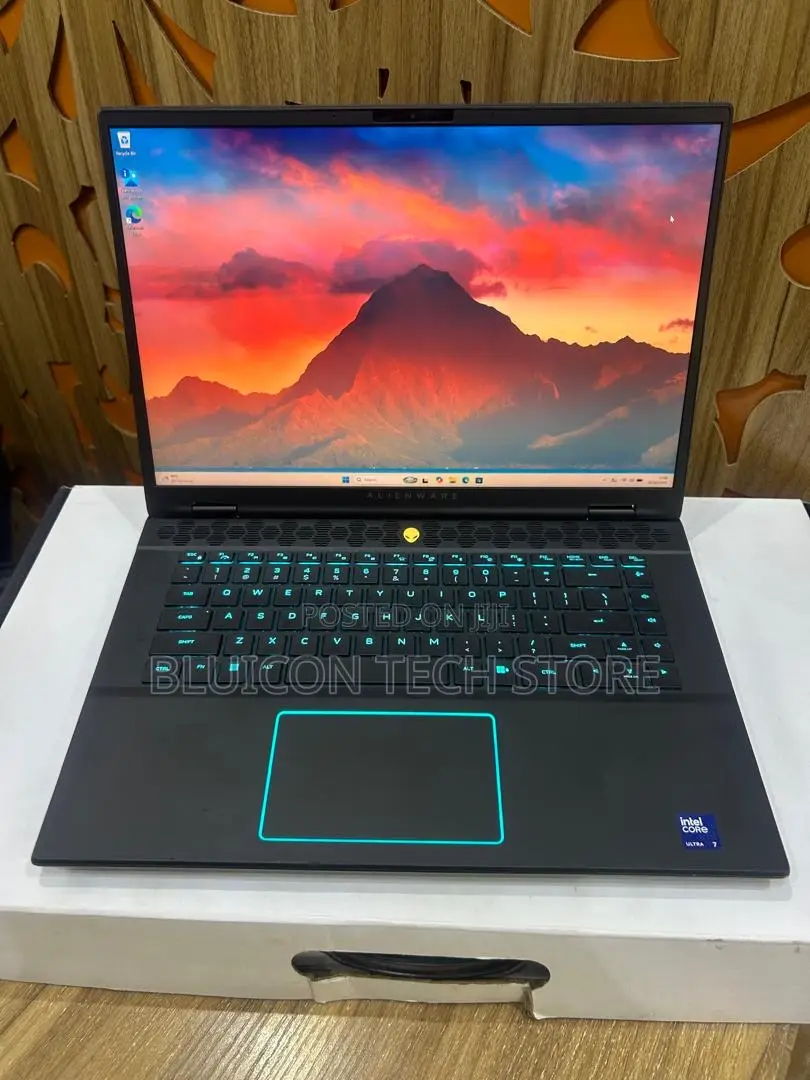 Laptop Alienware M16 R2 16GB Intel Core Ultra 7 SSD 1T