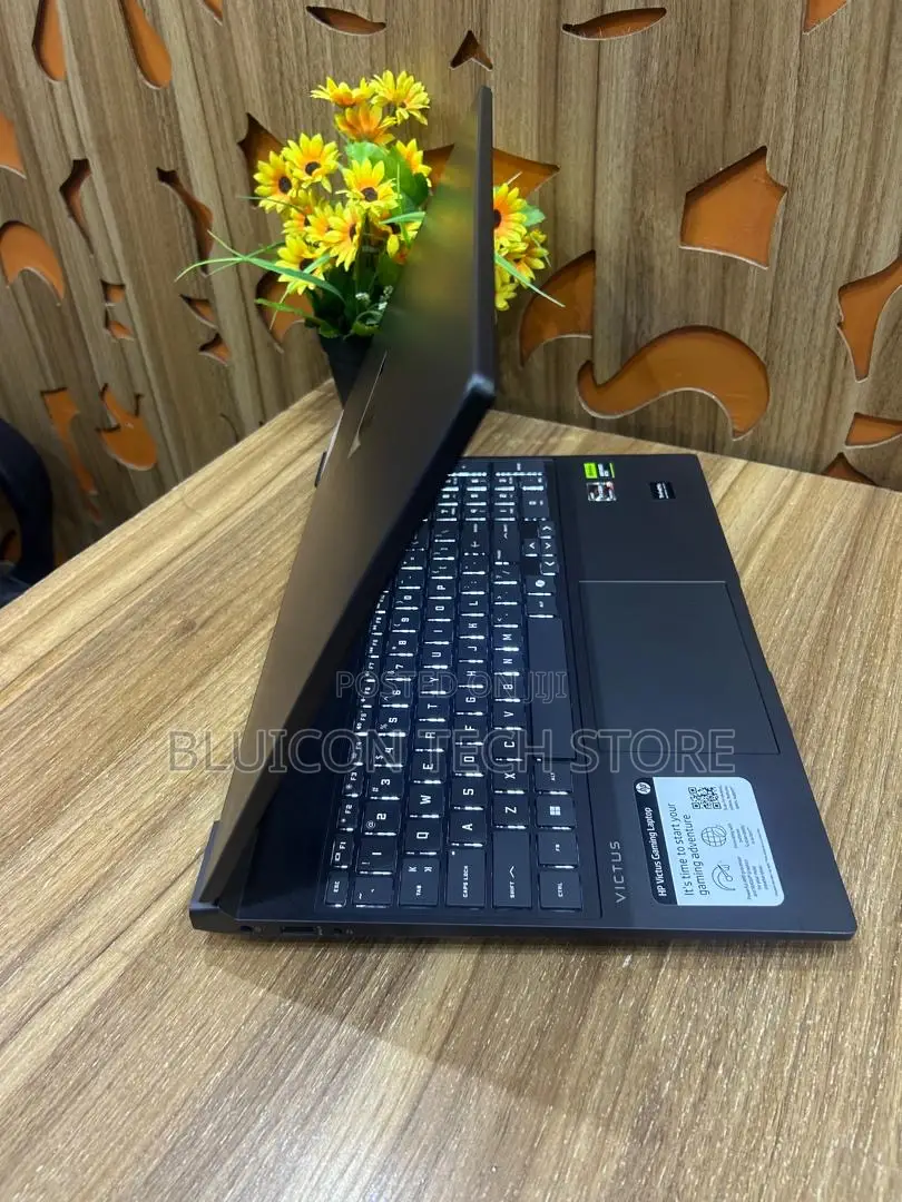 Laptop HP Victus 15 16GB AMD Ryzen 7 SSD 512GB