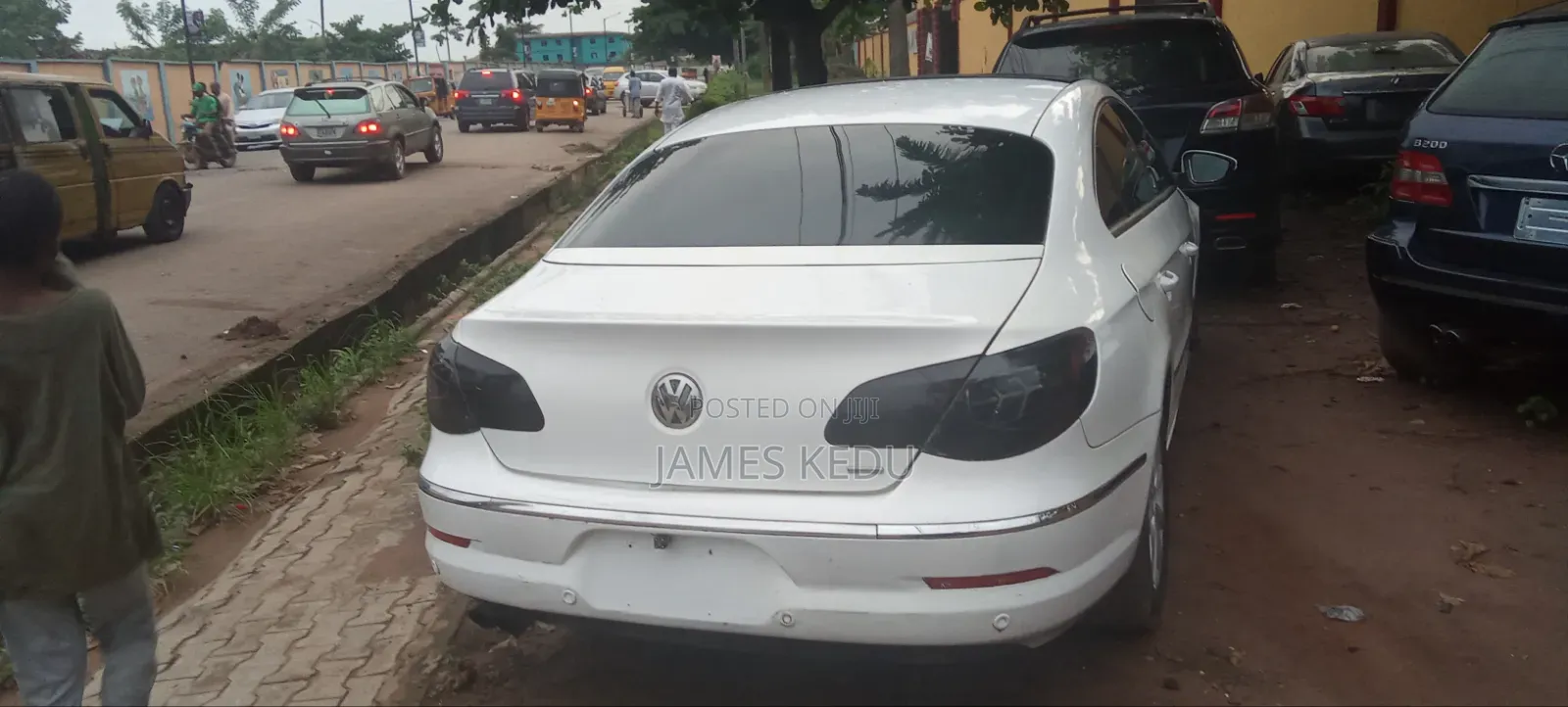 Volkswagen Passat 2011 White